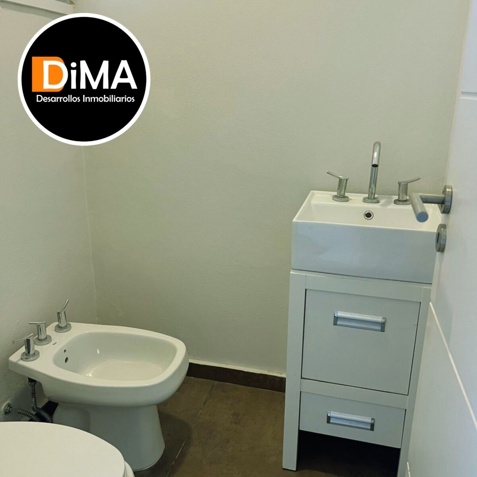 VENTA DE CASA 3 AMB. EN BARRIO ALTOS DEL CORRAL - LOS REARTES