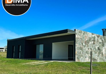 VENTA - Casa 4 ambientes con Pileta - Puerto del Aguila