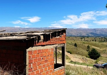 LOTE CON CONSTRUCCION EN VILLA YACANTO 